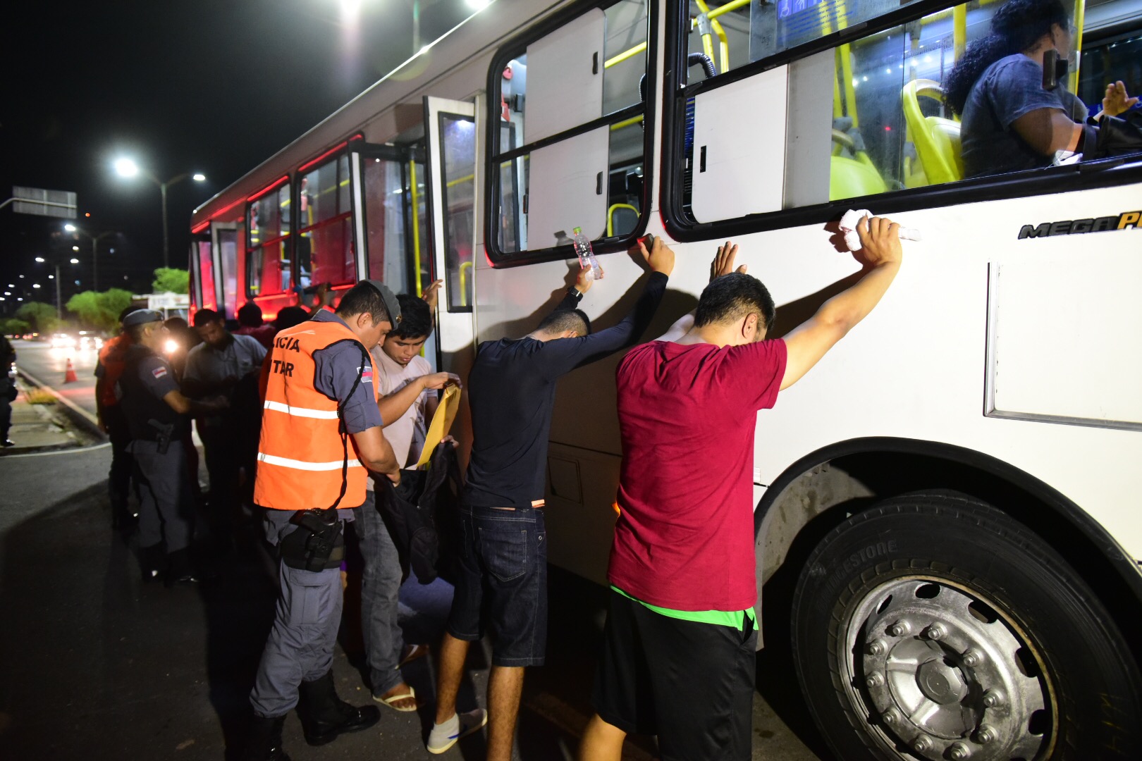 Em Outubro Pessoas Foram Presas Envolvidas Em Assaltos A Nibus Em