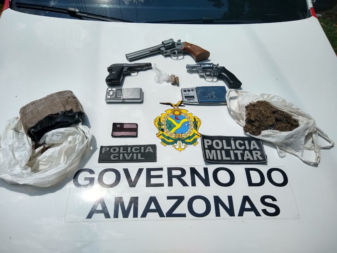 Pol Cias Civil E Militar Prendem Seis Pessoas E Apreendem Armas