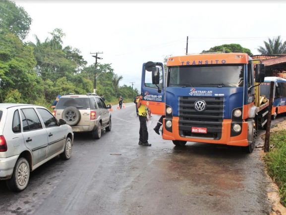 Fiscalização do Detran AM remove 22 veículos na zona norte de Manaus SSP