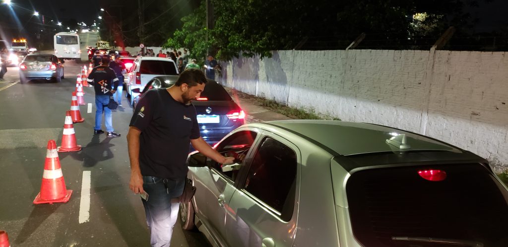 Detran flagra 23 motoristas alcoolizados e três são presos no final de