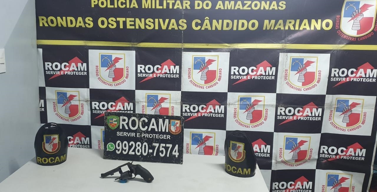 Policiais militares da Rocam detêm suspeito arma de fogo na zona