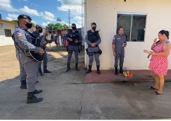 Policiais Militares Do Bpm Fazem Homenagem S M Es Em Humait Ssp