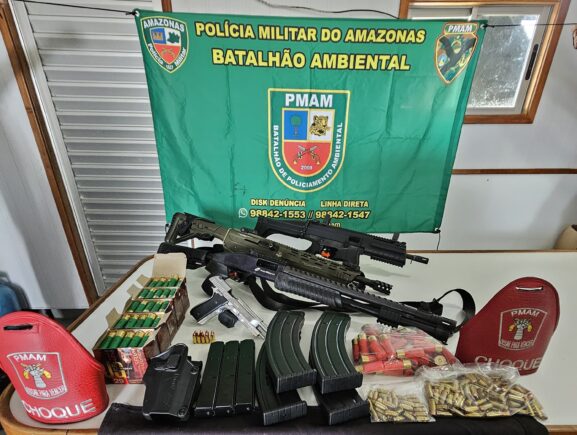 Base Tiradentes Forças de Segurança apreendem armas e munições em