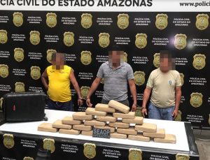 Imagem da notícia - Seaop e Polícia Militar prendem trio e apreendem 24kg de drogas em embarcação