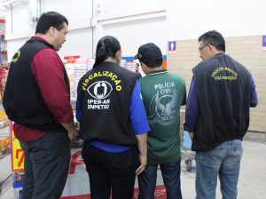 Imagem da notícia - PC identifica 1 tonelada de alimentos impróprios para consumo em supermercado na zona leste