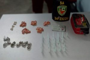 Imagem da notícia - Policiais militares detiveram suspeito de tráfico de drogas no Prosamim