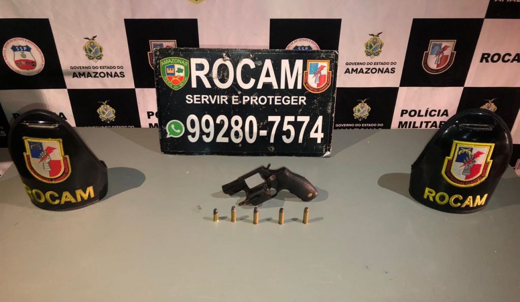 PM apreendem adolescente com arma de fogo na zona norte.