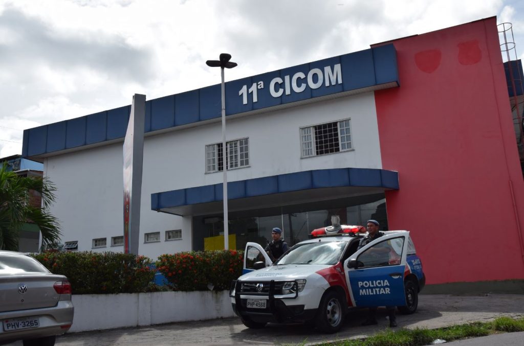 Policiais militares da 11ª Cicom recuperaram um automóvel que havia sido roubado e estava sendo utilizado em arrastões na alameda Cosme Ferreira.