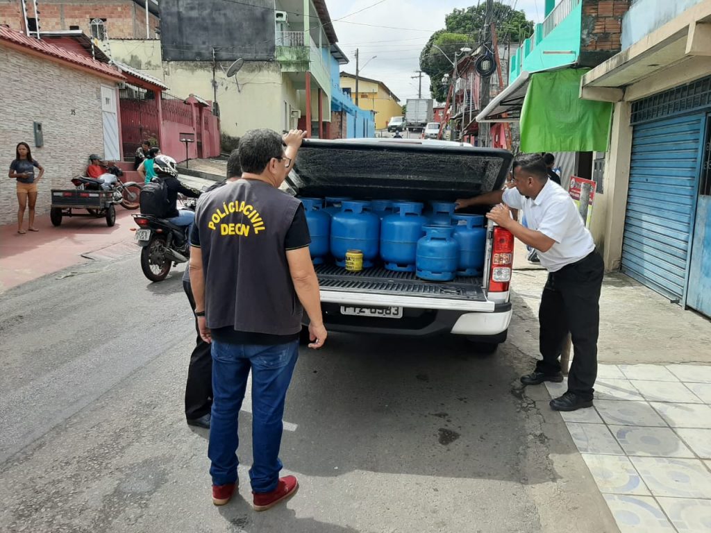 Durante a ação, a equipe da ANP tirou dúvidas dos comerciantes, a respeito dos procedimentos corretos para venda do produto.