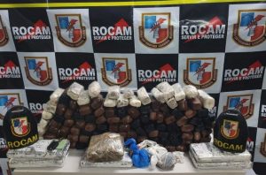 Imagem da notícia - Rocam detêm dupla por envolvimento no tráfico de drogas em Petrópolis