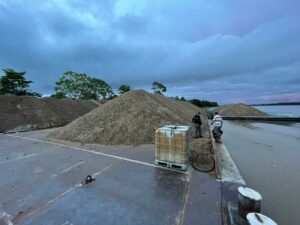 Imagem da notícia - Base Arpão apreende mais de 3,6 mil metros cúbicos de seixo em Coari