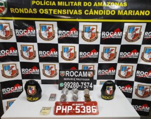 Imagem da notícia - PM apreende meio quilo de drogas e carro utilizado em  homicídio