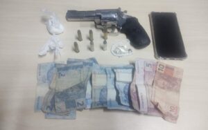 Imagem da notícia - PM detém um homem com arma e entorpecentes no bairro São Geraldo