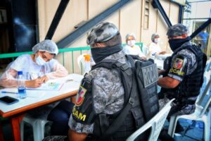 Imagem da notícia - Policiais militares passam por testagem da Covid-19 em Parintins