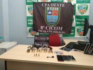 Imagem da notícia - No bairro Santo Agostinho, PMAM apreende adolescente e prende homem em posse de armas, munição e droga