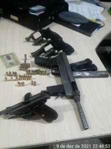 Imagem da notícia - PMAM prende homem por porte ilegal de arma de fogo, no bairro Cidade de Deus