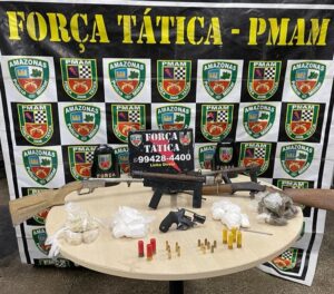 Imagem da notícia - Força Tática detém grupo em posse de armas de fogo de grosso calibre e drogas, na zona leste