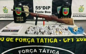 Imagem da notícia - Polícia Militar prende dois por porte ilegal de arma de fogo e tráfico de entorpecentes