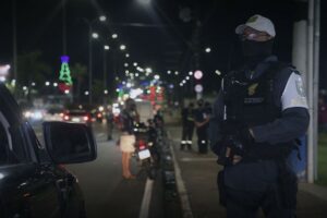 Imagem da notícia - Agente da SSP-AM impede roubo, prende infrator e apreende arma de fogo em Manaus