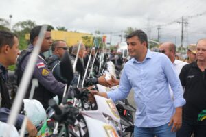 Imagem da notícia - Governador Wilson Lima entrega novas armas e veículos para as forças de segurança