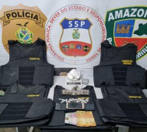 Imagem da notícia - Cidade Mais Segura: agentes da SSP-AM prendem dois homens com drogas no bairro Betânia