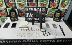 Imagem da notícia - <strong></noscript>PMAM prende quatro pessoas com arma e drogas, nas zonas leste e sul</strong>