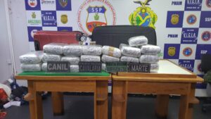 Imagem da notícia - Base Arpão: Agentes encontram mais de 40kg de skunk após abordagem a embarcação em Coari-AM