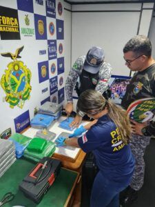 Imagem da notícia - Cão policial da Base Arpão localiza mais de 20 quilos de entorpecentes dentro de embarcação em Coari-AM