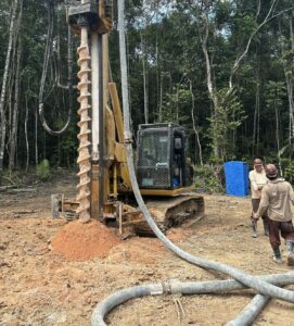 Imagem da notícia - PMAM prende três homens por crime ambiental e apreende quatro maquinários