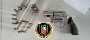 Imagem da notícia - Em Novo Airão, PMAM prende dupla e apreende adolescente com drogas, arma e munições