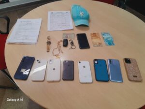 Imagem da notícia - No Centro de Manaus, Polícia Militar do Amazonas prende homem com nove celulares roubados