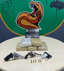 Imagem da notícia - Polícia Militar do Amazonas apreende 5 kg de droga, armas e munições em condomínio