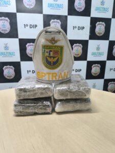 Imagem da notícia - Polícia Militar do Amazonas apreende 4 tabletes de maconha e prende homem durante operação Marfim