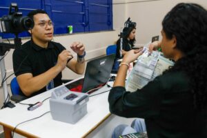 Imagem da notícia - <strong></noscript>Em dois meses, mais de 5 mil atendimentos para Carteira de Identidade Nacional foram realizados durante o Governo Presente</strong>