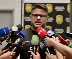 Imagem da notícia - <strong></noscript>Polícia Civil prende homem envolvido no homicídio de adolescente atingido por diversos tiros no bairro Jorge Teixeira</strong>