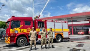 Imagem da notícia - Corpo de Bombeiros forma novos condutores e operadores de caminhões de combate a incêndio