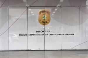 Imagem da notícia - Polícia Civil prende homem por descumprir medida protetiva e agredir a ex-companheira