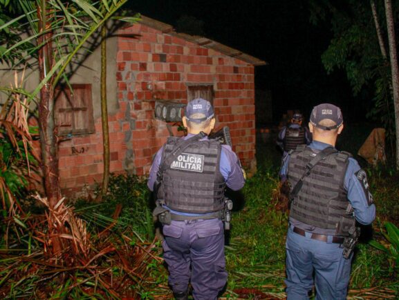 Seis foragidos da Justiça pelos crimes de roubo e tráfico de drogas foram capturados pela Polícia Militar do Amazonas